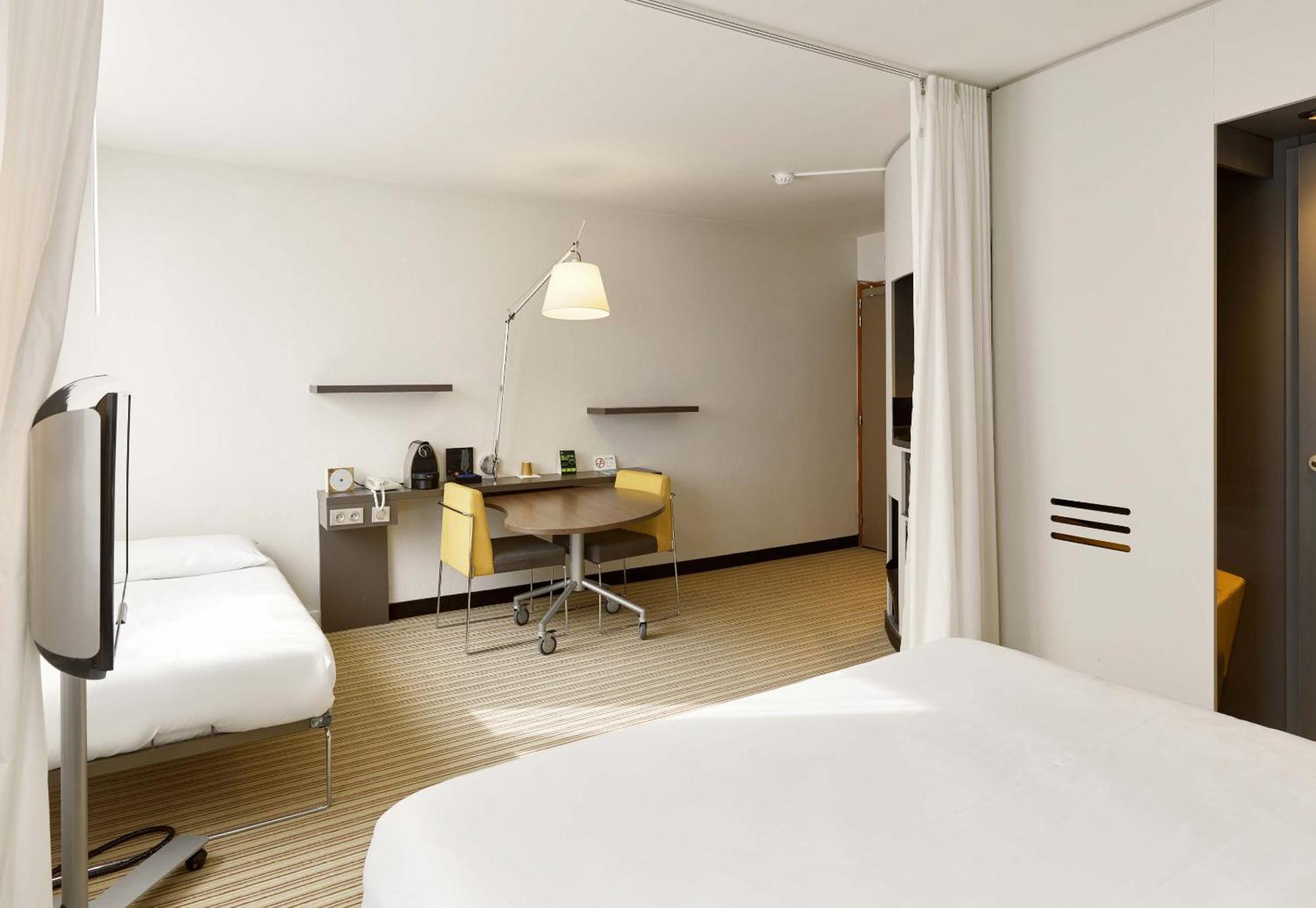 B&B Hotel Rueil-Malmaison Gare Exterior foto