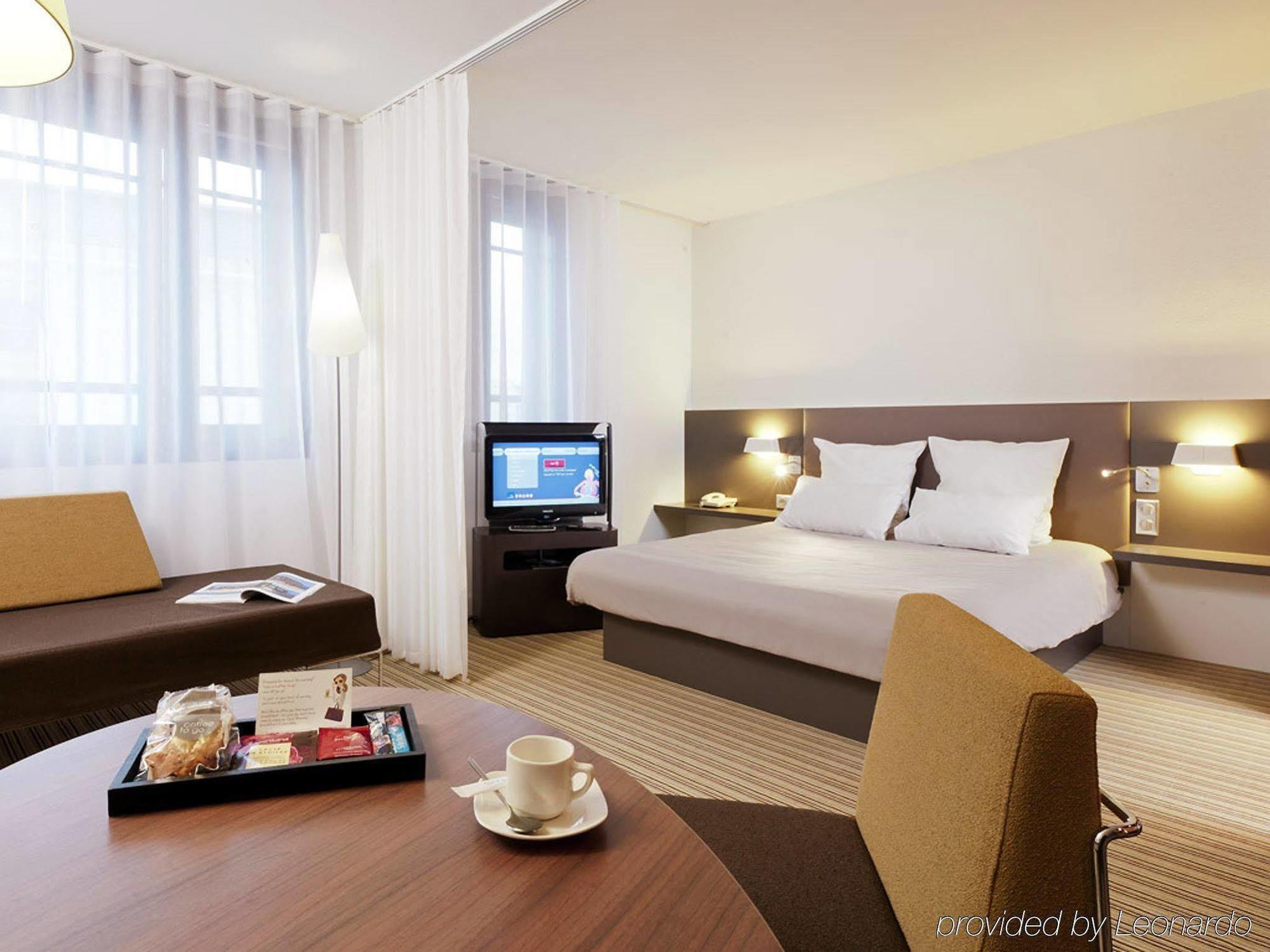 B&B Hotel Rueil-Malmaison Gare Exterior foto